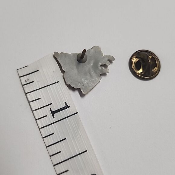 1984 Kentucky KY Derby Festival Plastic Pegasus Pin - Picture 4 of 4